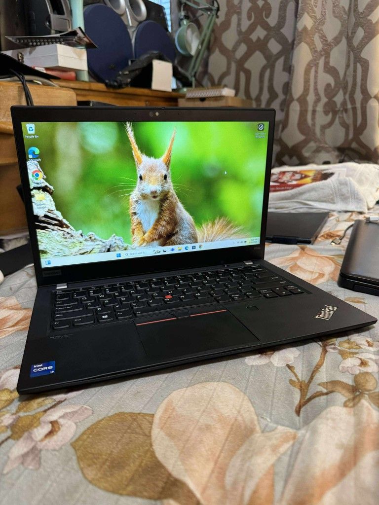 Excelente Laptop Marca Lenovo ThinkPad De 15 Pulgadas 11th Generación Procesador i7 Con Programas 