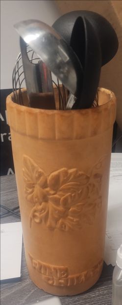 Utensil holder.