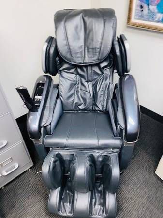 Fujiiryoki FJ-4600B Dr. Fuji Cyber Relax 3D Zero Gravity Super Deluxe Massage Chair, Black, 14 Sets of Automated Massage Programs, 3D Pinpoint Massage