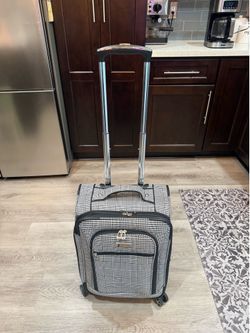 London fog spinner carry on luggage 🧳 (excellent condition)