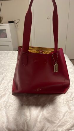 Med red coach tote