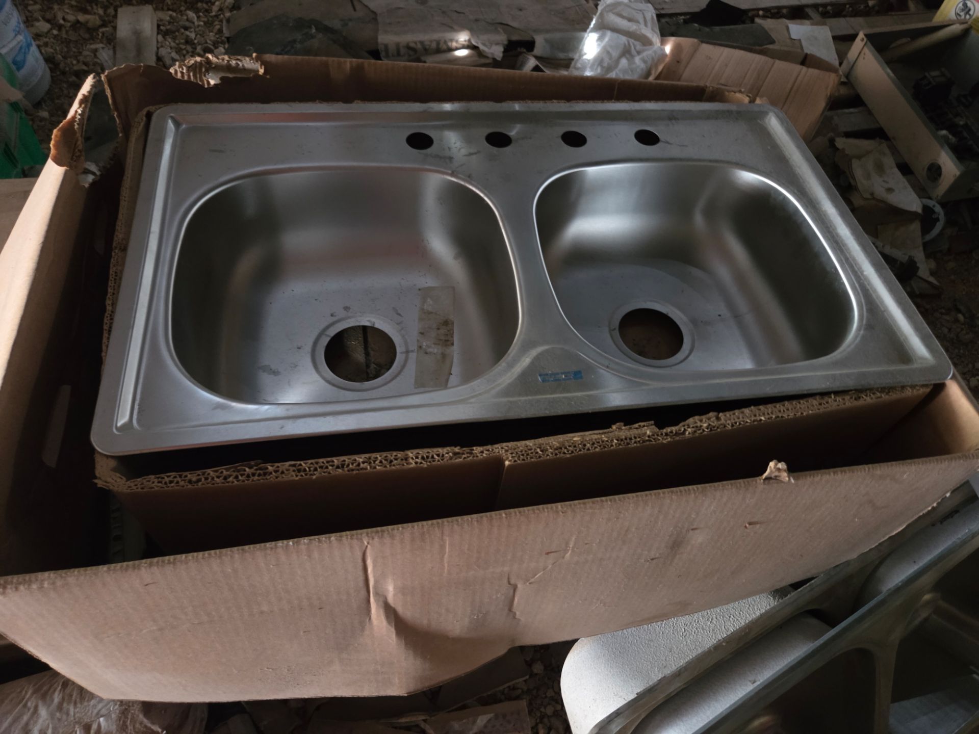 STAINLESS STEEL KITCHEN SINKS