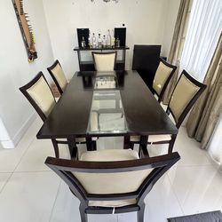Dinning Table with 6 chairs + extension leaf - Beautiful
