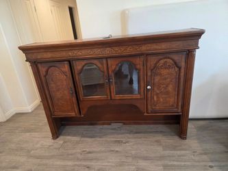 Free desk 2463 E Derby Ln Ontario