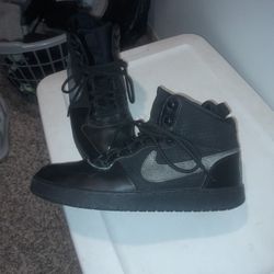 Black Air Forces 10.5 Like New Mid 