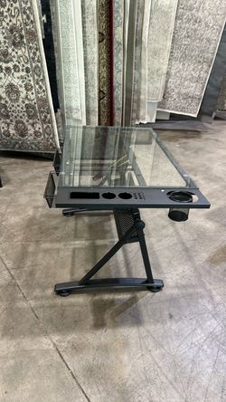Adjustable drafting desk