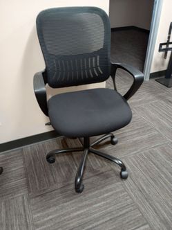 Black Mesh rolling desk / office chairs.  Pickup Pacific Beach