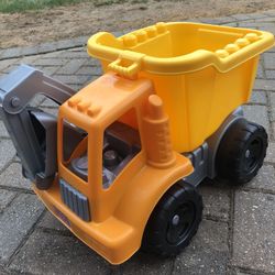 Mega Block big Dump Truck w/scooper and blocks