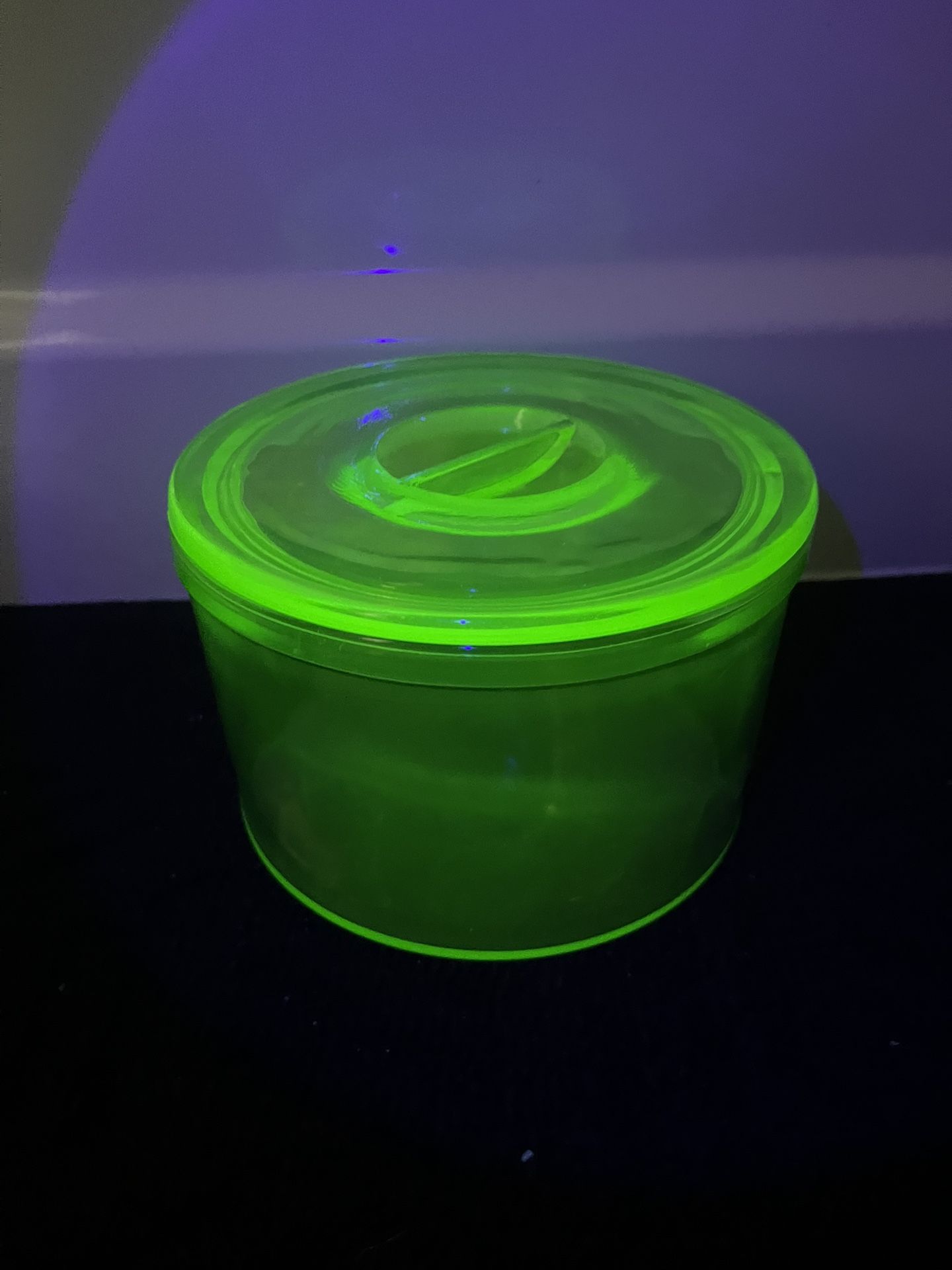 6” Round Unmarked Uranium Glass Refrigerator Dish