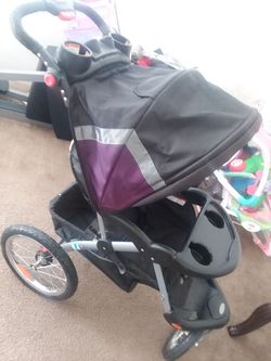 Girl jogging stroller expedition ELX Baby trend 3 wheeler