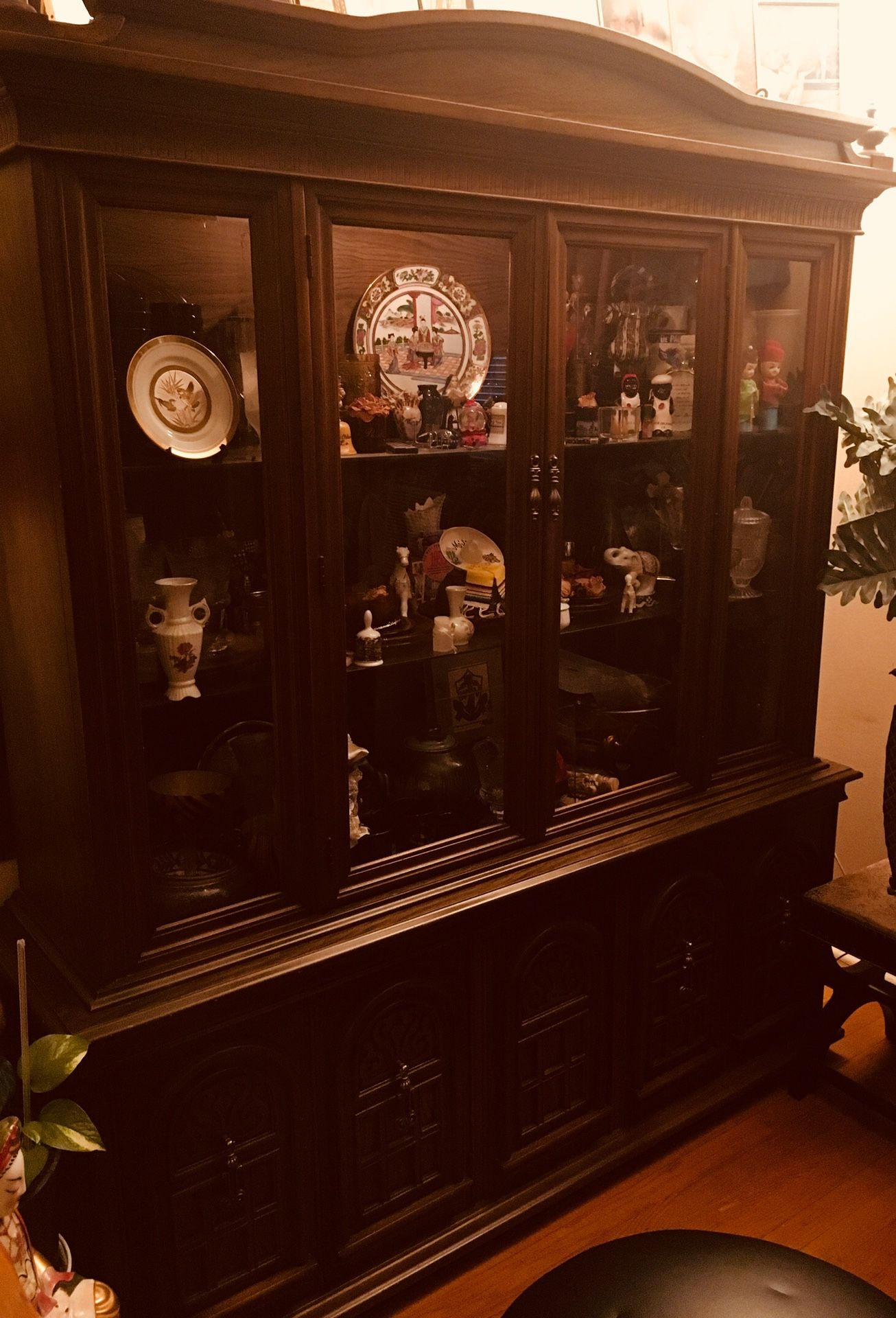 China Cabinet And Buffet. 2pieces