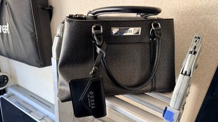 Guess bag in black