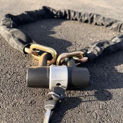 Heavy Duty 4ft Chain Lock with U-Bolt Lock (Comes w/2 keys for lock)