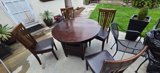 5 Piece Table - FREE !!