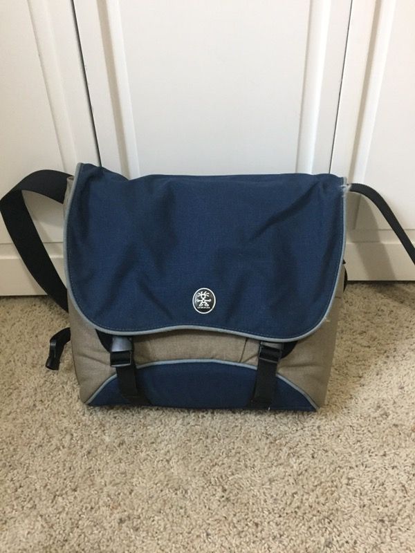Crumpler "Very Busy Man" Extra Large Laptop Messenger Bag