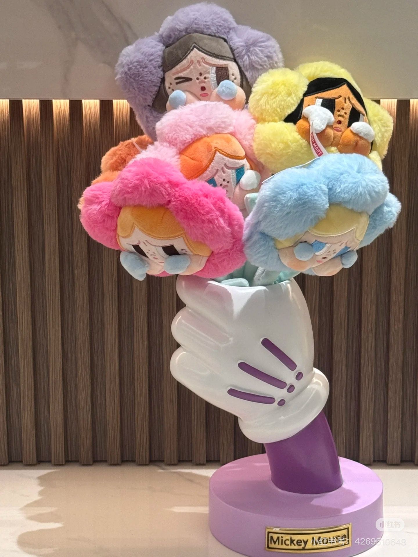 popmart crybaby flower