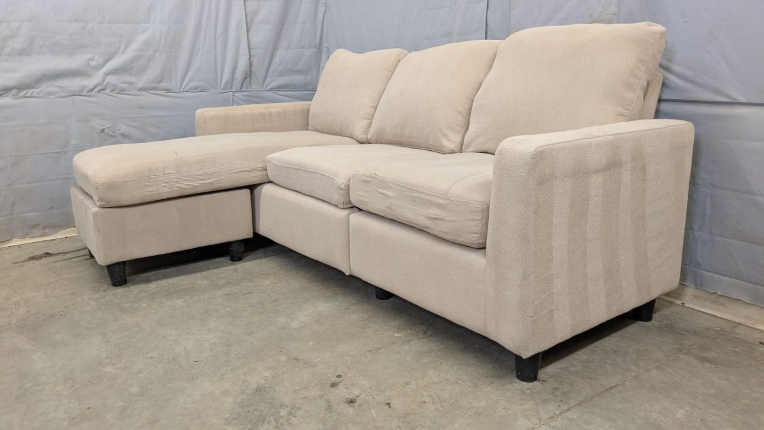 🛋️💥 Small Sectional 💥 Free Delivery And Financing Available!