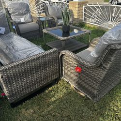 brand new patio set