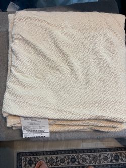 Mattress cover with zippers