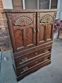 Dresser