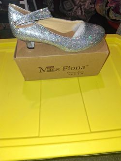 Miss Fiona Dance shoes, 9(W), Silver