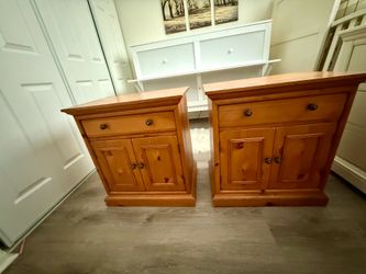 2 oak bedside tables