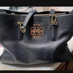 Tory Burch women Tote Great for Work / School. Makes A great Bag.