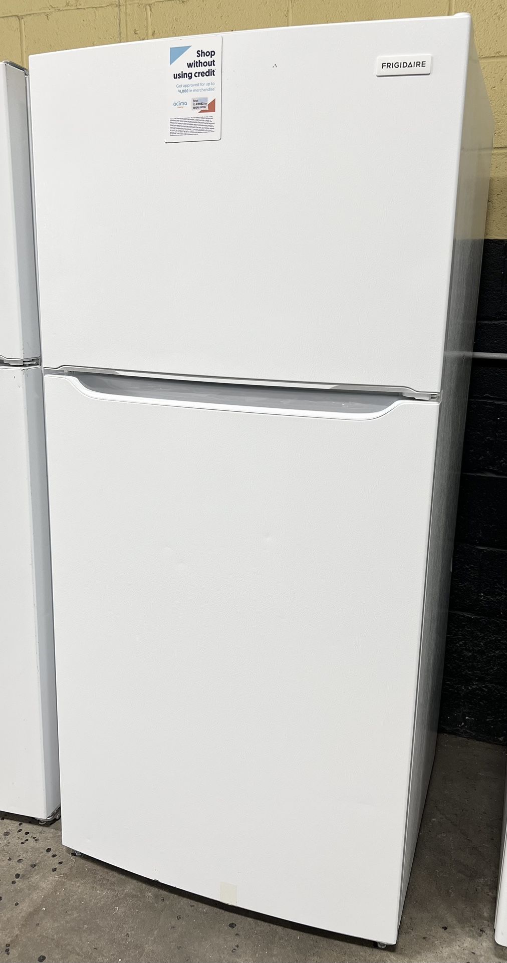 30” Frigidaire Top Freezer Refrigerator 18.3cu.ft