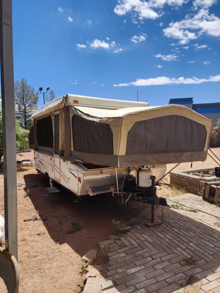 2006 STARCRAFT 2404 CAMPING TRAILER