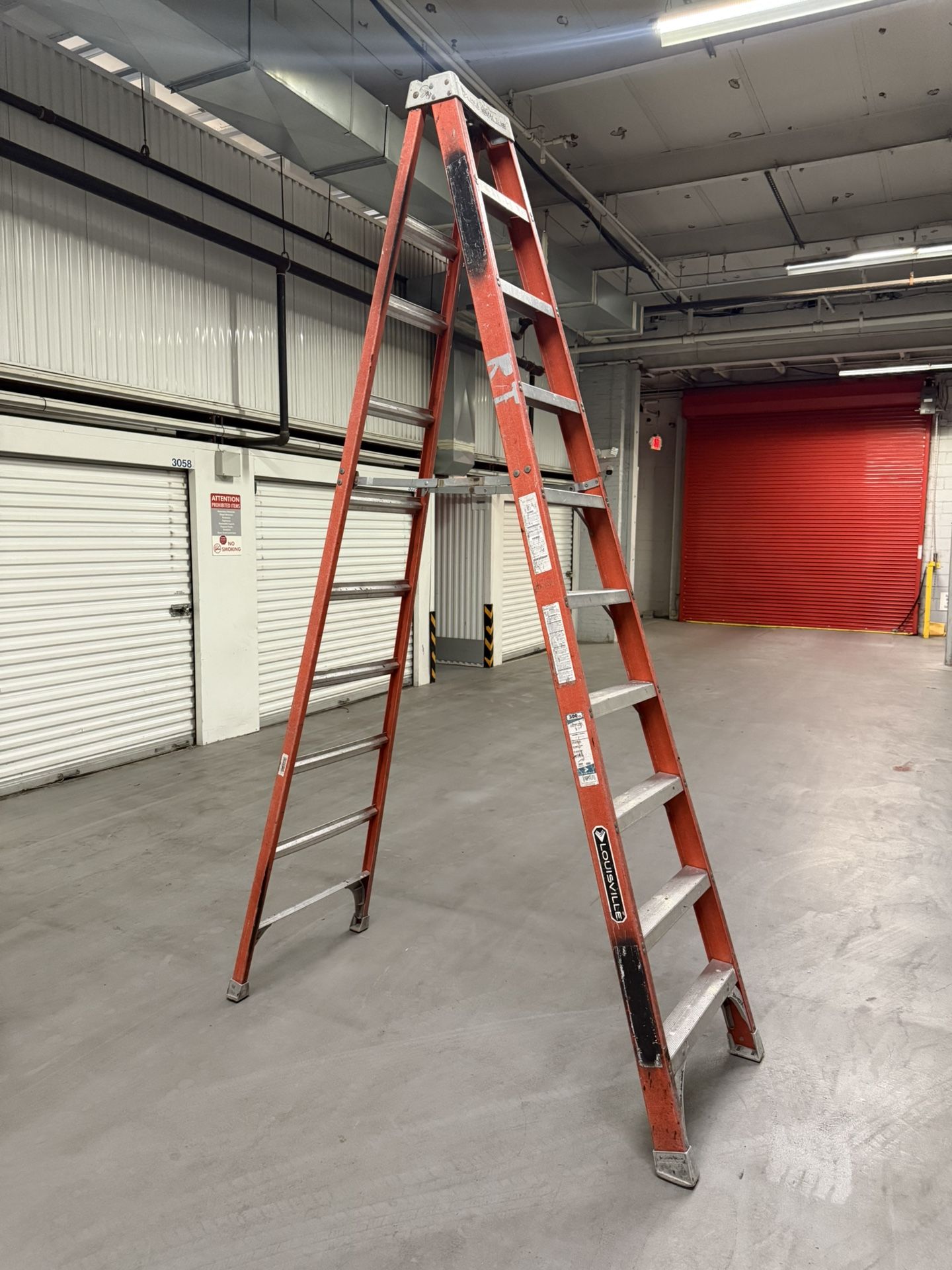 LOUISVILLE Stepladder: 10 ft Ladder Size, Fiberglass, 300 lb Load Capacity - Delivery Available!