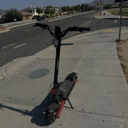 VARLA EAGLE ONE V2 SCOOTER (READ DESC)