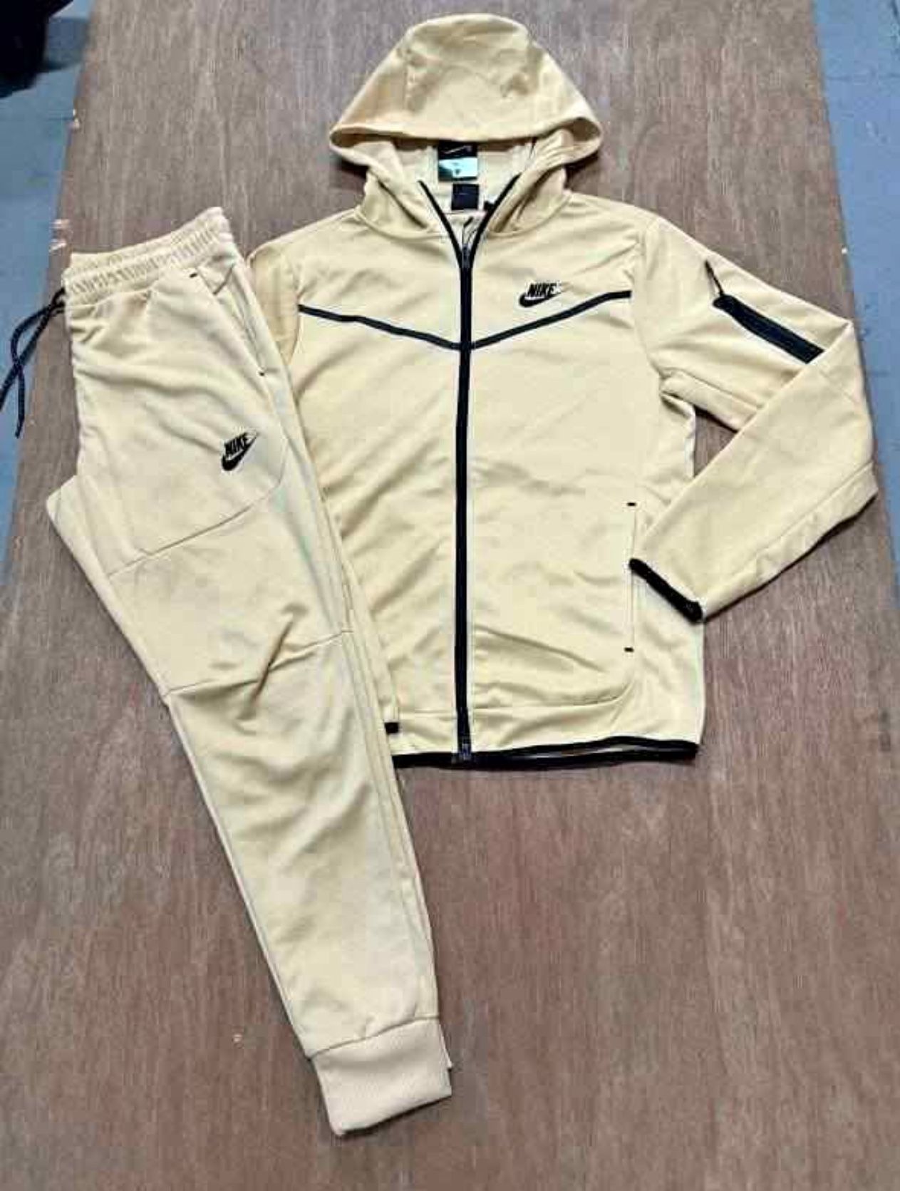 Nike Jogging Suits