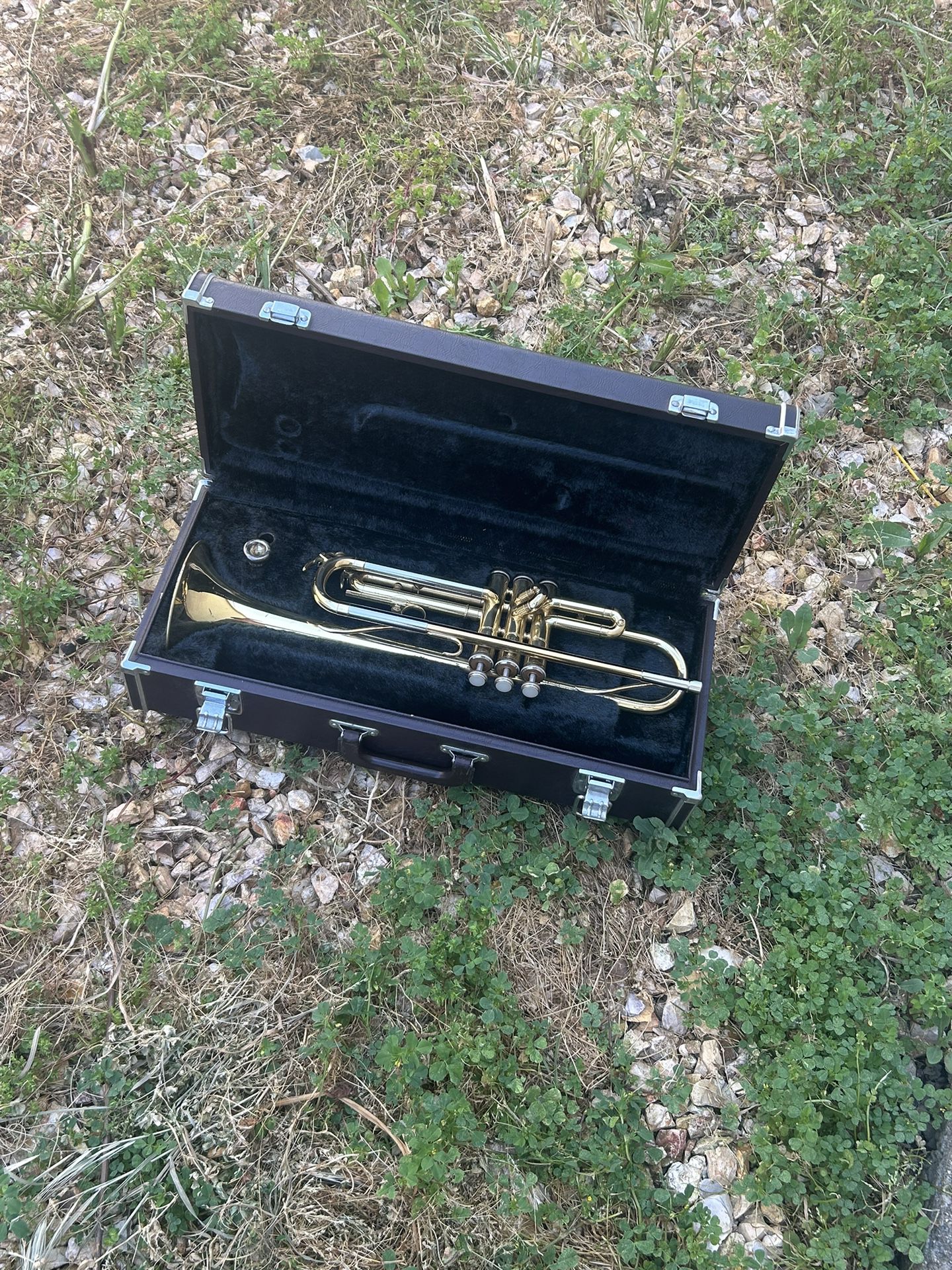 Yamaha YTR-2320E Bb Trumpet Brass with Hard Case