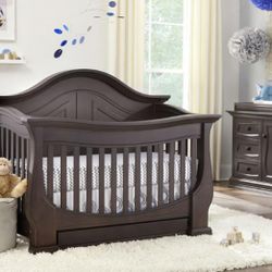 Eco chic Baby 4 In1 Convertible Crib, Dresser And Changing Table