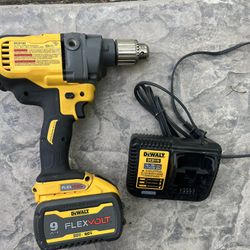 DEWALT FLEXVOLT 60V MAX* Cordless Drill For Concrete Mixing, E-Clutch System , 9 AH Battery And Charger. 