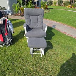 Nursery Glider with Ottoman 