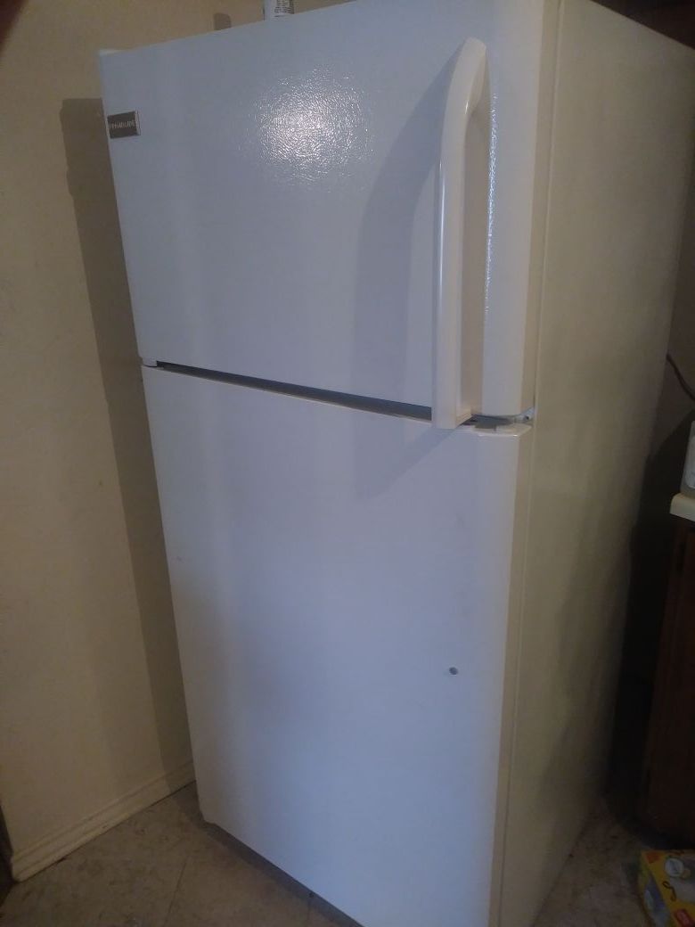Frigidaire fftr1821qw1