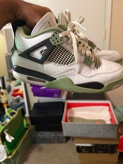 Jordan 4s sz 10