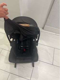 Nuna infant carseat
