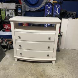 Like New Dresser /cabinet Very Heavy 
