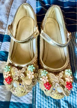 FREE Gratis Girls Size 11 Gold Glitter and Charms w/Baby Heel