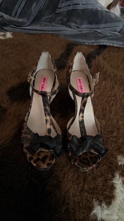 Gorgeous Betsey Johnson shoes 7.5