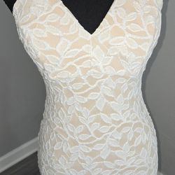 White lace bodycon maxi dress with slit