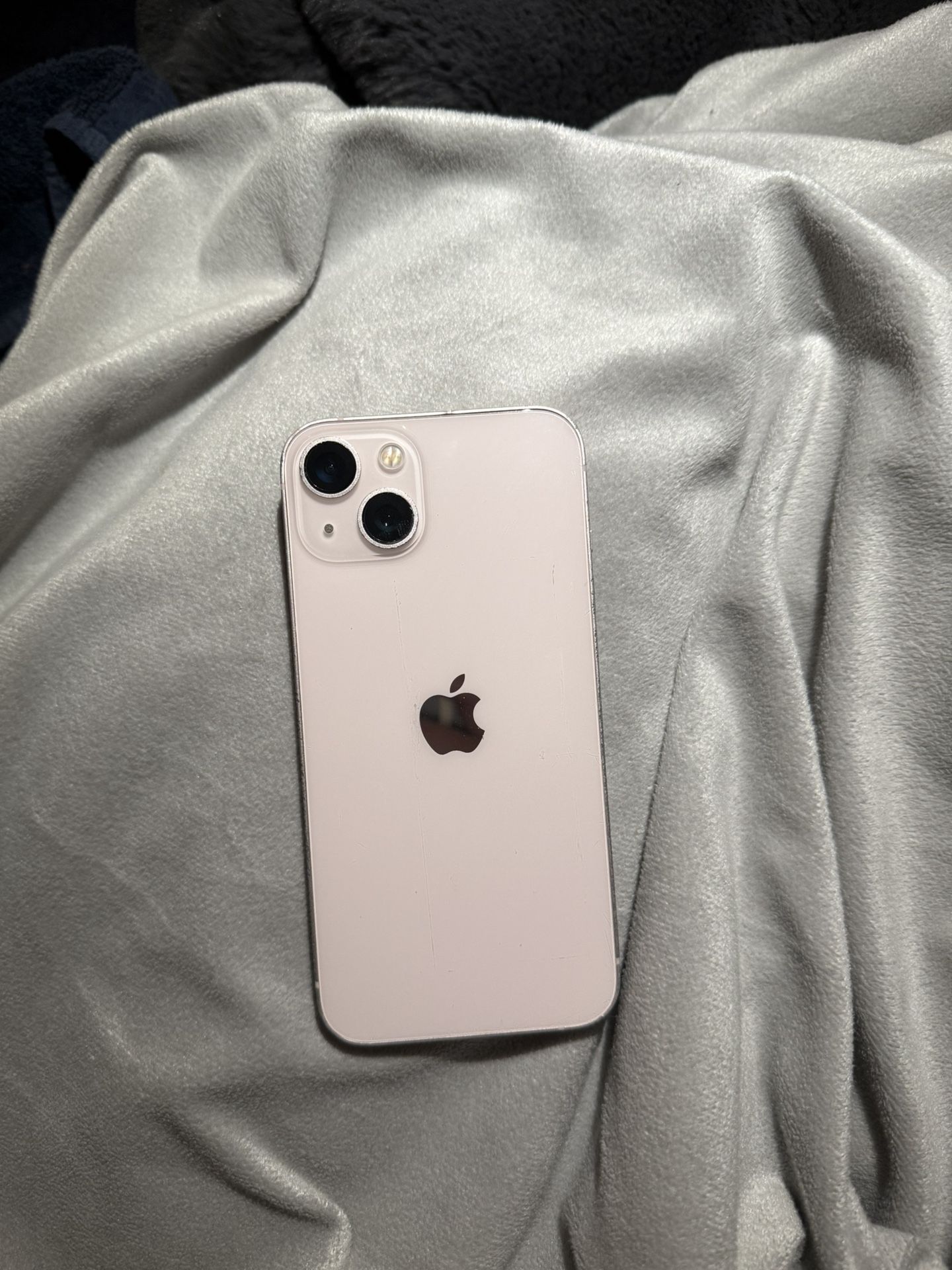 Apple iPhone 13 Pink