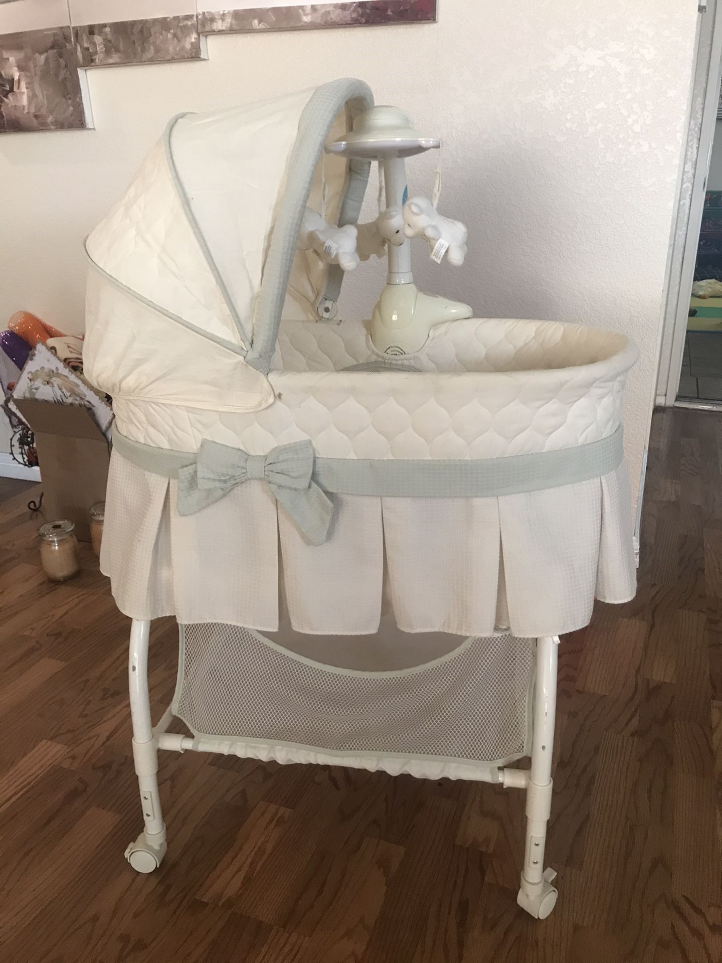 Kolcraft rocking bassinet