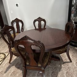 Hooker Dining Room Set