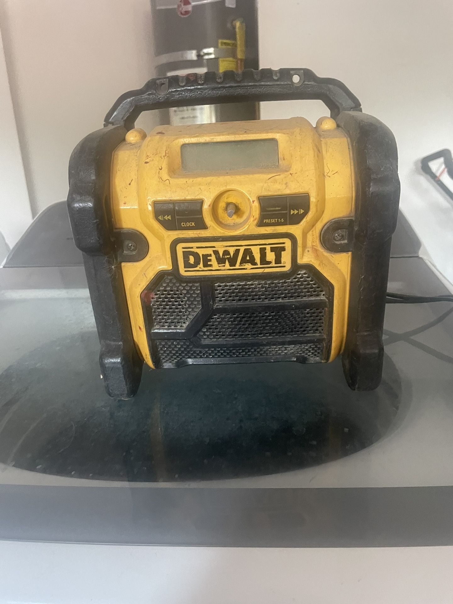 Radio Dewalt Solo Auxiliar Y Radio