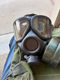 Military gas mask