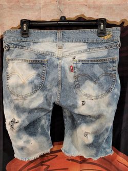 LEVI WOMEN  CUT OFF BLEACHED SHORTS