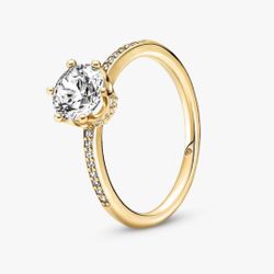 Size 9, Solitaire ring Transparent shiny crown